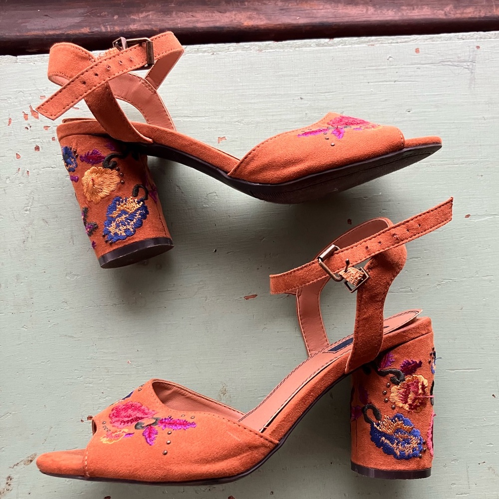 Beautiful embroidered floral heels